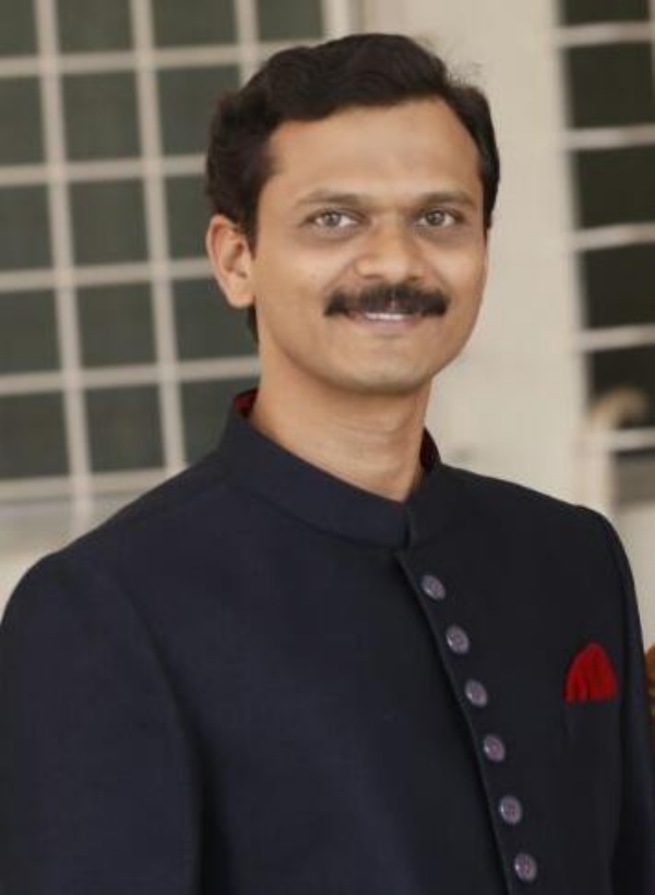डॉ शैलेश शिंदेदेसाई डॉ शैलेश शिंदेदेसाई