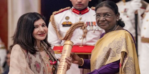 पद्मभूषण सन्मान मिळताच भावूक झाल्या अलका याज्ञिक; चाहत्यांचे मानले आभार