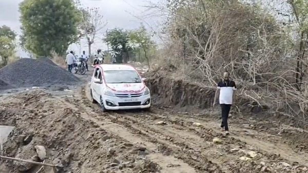 डायव्हर्शन रस्त्याच्या दुरवस्थेमुळे भारवाडीकरांचा संताप