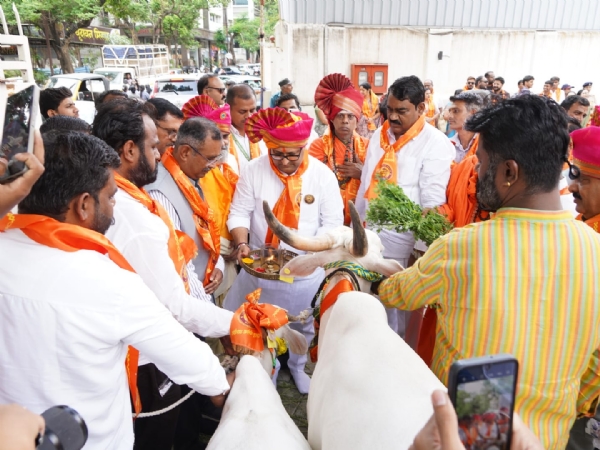 Nashik welcomes Gomata