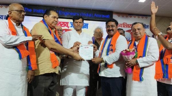 काँग्रेसचे धडाकेबाज नेते प्रकाश साबळे यांचा युवा स्वाभिमान पार्टीत प्रवेश; शेकडो कार्यकर्त्यांसह पक्ष संघटनेला नवे बळ