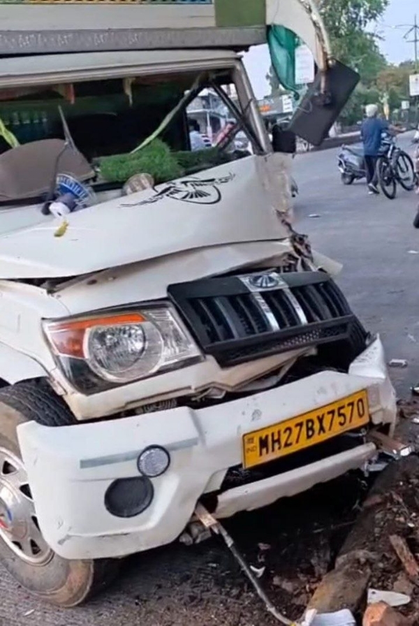 समर्थ महाविद्यालयाजवळ भीषण अपघात; तरुणाचा जागीच मृत्यू, एकाची मृत्यूशी झुंज