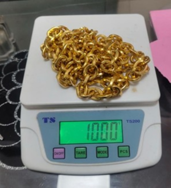 DRI busts gold smuggling gang 15 kg foreign origin gold seized 15 individuals arrested