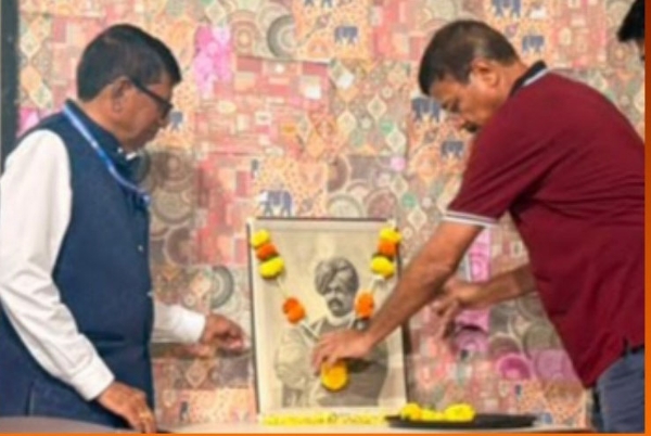 नवनिर्माण महाविद्यालयात शाहू महाराजांना श्रद्धांजली