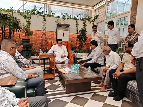 Jain Community Delegation Meets Raj Thackeray Shivteerth Following Malad Controversy