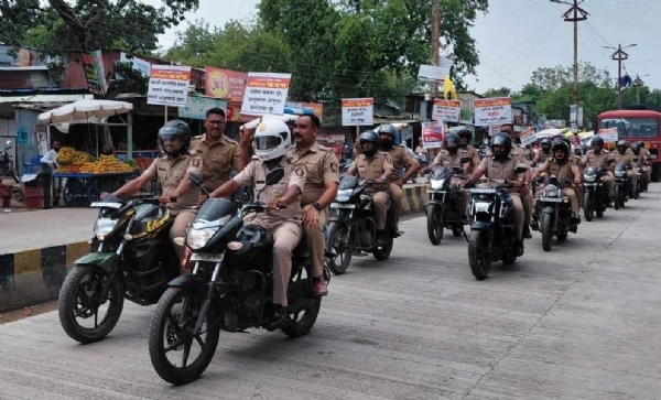 ऑपरेशन कवच; चांदूर बाजारात जनजागृती पोलिसांची भव्य बाइक रॅली