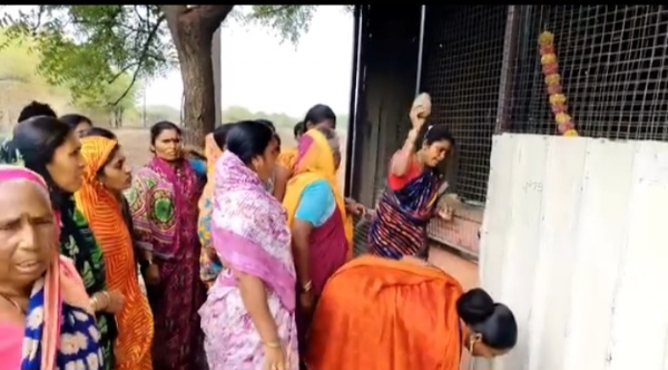 अवैध दारू  विक्री विरोधात महिला आक्रमक