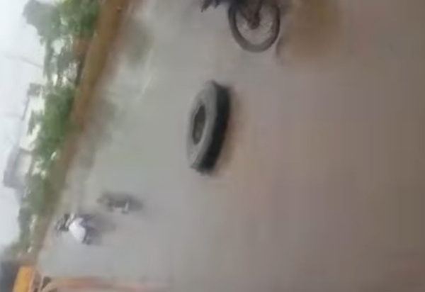 पावसामुळे रस्ते झाले जलमय