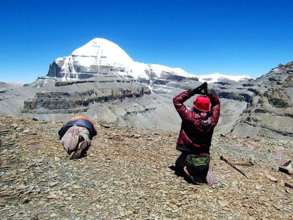 कैलास मानसरोवर यात्रेसाठी परराष्ट्र मंत्रालयाचा महत्त्वाचा इशारा; व्हिसाशिवाय प्रवास टाळा कैलास मानसरोवर यात्रेसाठी परराष्ट्र मंत्रालयाचा महत्त्वाचा इशारा; व्हिसाशिवाय प्रवास टाळा