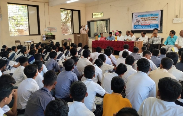 हाशिवरे येथे विद्यार्थ्यांना करिअर मार्गदर्शनाची नवी दिशा