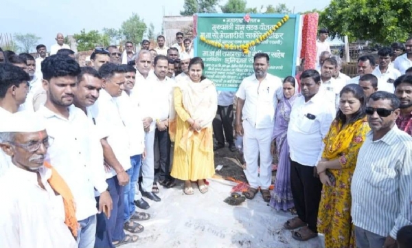 रोहिला पिंपरी–कसर सिमेंट रस्त्याचे पालकमंत्री मेघना बोर्डीकर यांच्या हस्ते भूमिपूजन रोहिला पिंपरी–कसर सिमेंट रस्त्याचे पालकमंत्री मेघना बोर्डीकर यांच्या हस्ते भूमिपूजन