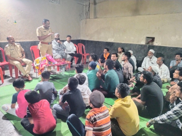 पोलीस आपल्या सोसायटीमध्ये अभियान पोलीस आपल्या सोसायटीमध्ये अभियान