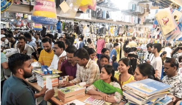 यंदा वह्यांच्या किमतीमध्ये १० टक्क्यांनी वाढ शाळांमधून पुस्तके मिळत असल्याने नवीन पुस्तकांचा व्यवसाय ठप्प