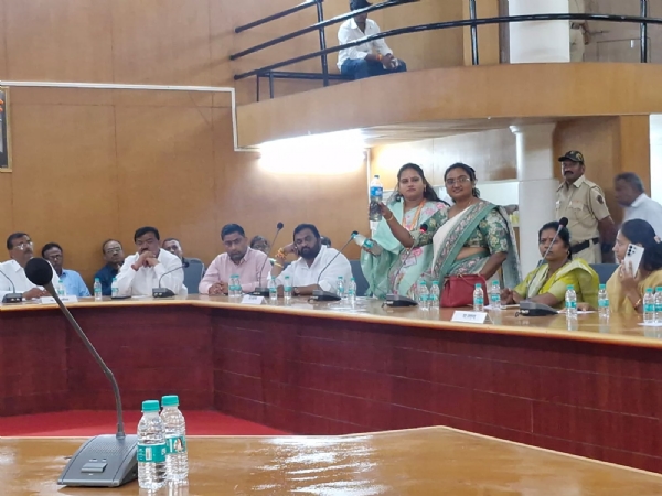 Fight between two corporators Fight between two corporators