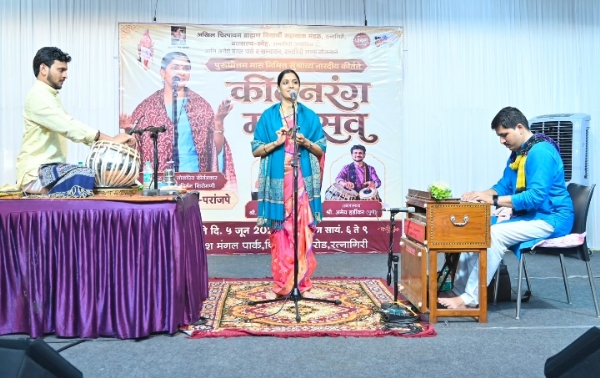 कीर्तन करताना रोहिणी परांजपे