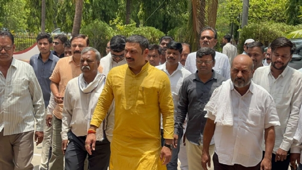 चार उमेदवार स्वच्छ प्रतिमेचे, विश्वकर्मांवर गुन्हे दाखल