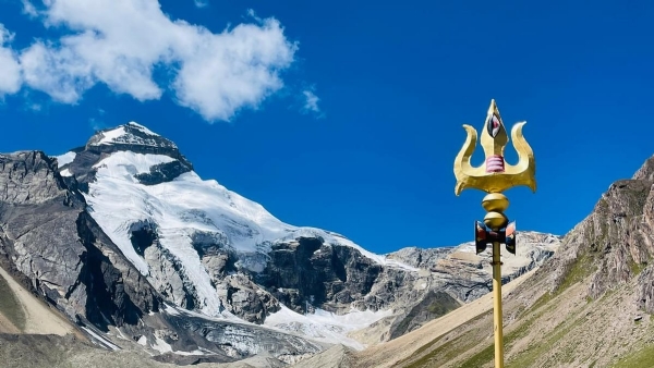 आदि कैलास यात्रेला विक्रमी प्रतिसाद; 33 दिवसांत 30 हजारांहून अधिक भाविकांचे दर्शन आदि कैलास यात्रेला विक्रमी प्रतिसाद; 33 दिवसांत 30 हजारांहून अधिक भाविकांचे दर्शन