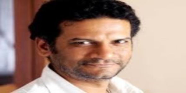 नाटक रंगात आलेलं… पण सतीश राजवाडेंनी थांबवला प्रयोग