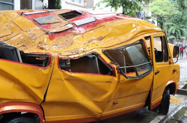 Chembur Peepal Tree Falls Mayor Visits Site