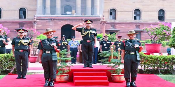 जनरल उपेंद्र द्विवेदी निवृत्त; जनरल धीरज सेठ नवे सैन्य प्रमुख