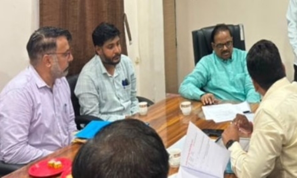 बडनेरा रेल्वेस्थानकावर होणार सरकता जिना रेल्वे प्रशासनाची महत्त्वपूर्ण बैठक बडनेरा रेल्वेस्थानकावर होणार सरकता जिना रेल्वे प्रशासनाची महत्त्वपूर्ण बैठक