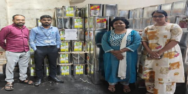 पुणे - अन्न व औषध प्रशासनाकडून भेसळयुक्त अन्नपदार्थांचा साठा जप्त