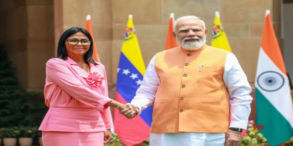 पंतप्रधान मोदींची व्हेनेझुएलाच्या कार्यवाहक राष्ट्राध्यक्ष डेल्सी रोड्रिग्ज यांच्याशी महत्त्वपूर्ण बैठक