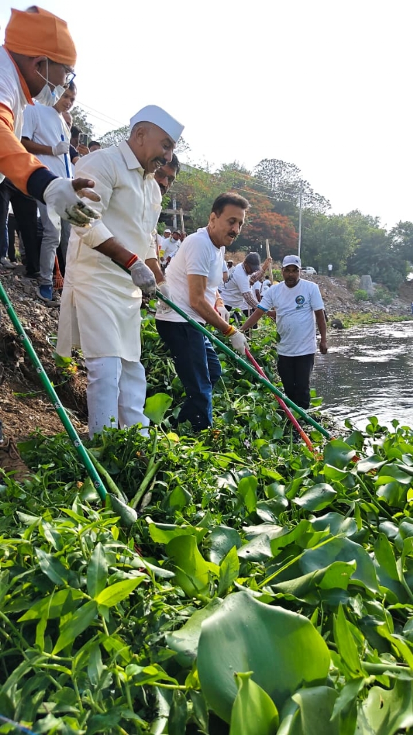 नंदिनी नदी स्वच्छता अभियान संपन्न, कुंभ मंत्री गिरीश महाजन यांची उपस्थिती