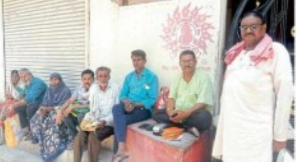 तीन महिन्यांचे धान्यवाटप रखडले मशीनमधील तांत्रिक बिघाड, प्रशासनाने तातडीने निर्णय घेण्याची गरज