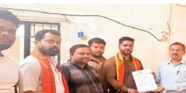 शैक्षणिक साहित्य खरेदीसाठी पालकांवर विशिष्ट दुकानांचा आग्रह धरू नये; वीर योद्धा संघटनेचे निवेदन
