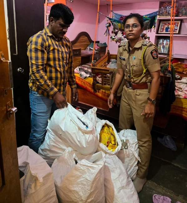 पोलीस उपहानिरीक्षक पथकाच्या परभणीत धाडी -१२ लाख ६४ हजार रुपयांचा मुद्देमाल जप्त पोलीस उपहानिरीक्षक पथकाच्या परभणीत धाडी -१२ लाख ६४ हजार रुपयांचा मुद्देमाल जप्त