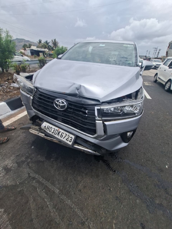 कपबशी चित्रपटाच्या प्रमोशन दरम्यान गाडीला अपघात कपबशी चित्रपटाच्या प्रमोशन दरम्यान गाडीला अपघात