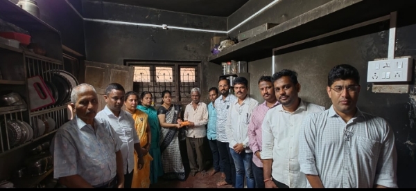 रत्नागिरी : भाजप बूथ प्रमुख निखिल घाग यांच्या आगग्रस्त कुटुंबाला भाजपकडून मदतीचा हात*