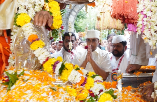 The palanquin of Vishwaguru