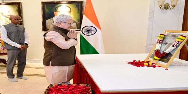 माजी मुख्यमंत्री वसंतराव नाईक यांना राज्यपालांचे अभिवादन