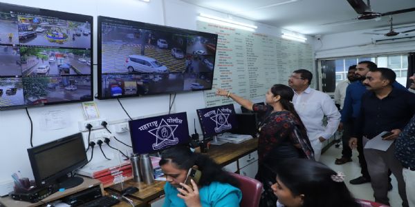 ठाणे - शहरातील पाणी साचणाऱ्या सखल भागांची महापौर पिंपळोलकर यांनी केली पाहणी