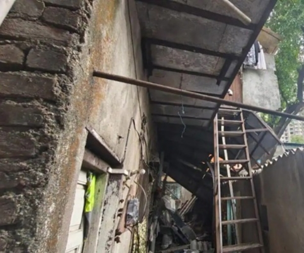 Boy Dies After Part Chawl Collapses Thane Boy Dies After Part Chawl Collapses Thane