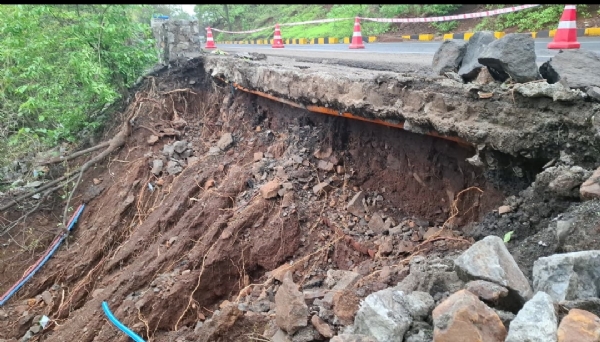 Highway retaining wall Highway retaining wall