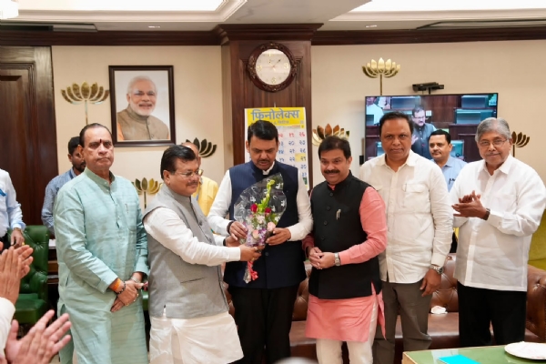 दरेकर मुख्यमंत्री फडणवीस दरेकर मुख्यमंत्री फडणवीस