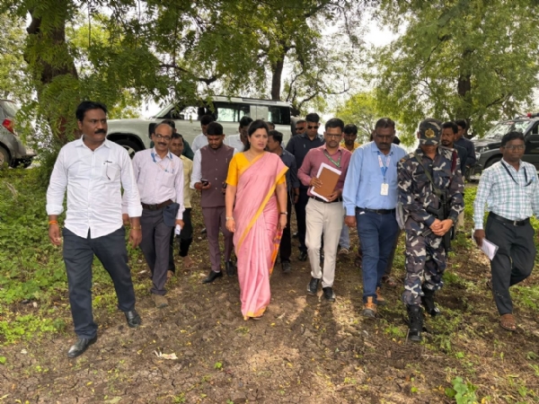 बोगस बियाणे प्रकरणात दोषी कंपन्यांवर गुन्हे दाखल करा; ८ दिवसांत शेतकऱ्यांना नुकसानभरपाई द्या – नवनीत राणा बोगस बियाणे प्रकरणात दोषी कंपन्यांवर गुन्हे दाखल करा; ८ दिवसांत शेतकऱ्यांना नुकसानभरपाई द्या – नवनीत राणा