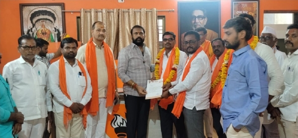 सोनपेठ तालुक्यात शिवसेनेच्या विविध पदांवर पदाधिकार्यांच्या नियुक्त्या : आमदार डॉ. राहुल पाटील यांच्या हस्ते नियुक्तीपत्रांचे वितरण सोनपेठ तालुक्यात शिवसेनेच्या विविध पदांवर पदाधिकार्यांच्या नियुक्त्या : आमदार डॉ. राहुल पाटील यांच्या हस्ते नियुक्तीपत्रांचे वितरण