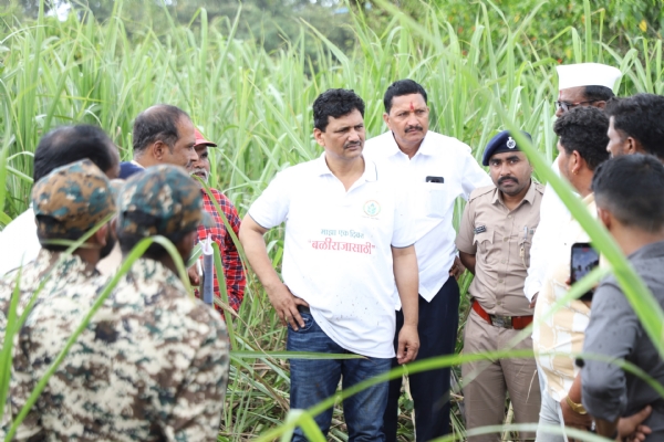 नुकसानग्रस्त भागाची पालकमंत्री प्रकाश आबिटकर पाहणी करताना नुकसानग्रस्त भागाची पालकमंत्री प्रकाश आबिटकर पाहणी करताना