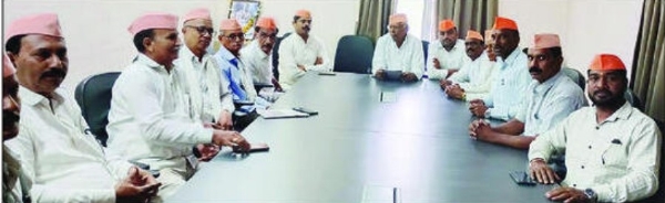 राष्ट्रसंतांना भारतरत्न मिळवून देण्यासाठी गुरुदेवभक्तांची वज्रमूठ राष्ट्रसंतांना भारतरत्न मिळवून देण्यासाठी गुरुदेवभक्तांची वज्रमूठ