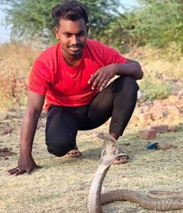 सर्पमित्रांचे कामबंद आंदोलन सर्पमित्रांचे कामबंद आंदोलन
