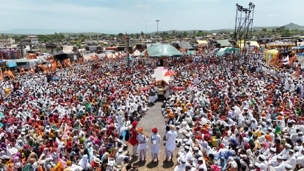 संतश्रेष्ठ ज्ञानेश्वर महाराजांच्या पालखी सोहळ्याचे संस्थानने सिद्ध केलेले चित्रमय दर्शन संतश्रेष्ठ ज्ञानेश्वर महाराजांच्या पालखी सोहळ्याचे संस्थानने सिद्ध केलेले चित्रमय दर्शन