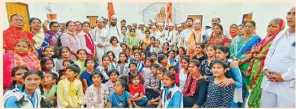 पद्मश्री डॉ.सिंधुताईंच्या संस्थेत तीनशे वारकऱ्यांना पुरणपोळीचा पाहुणचार पद्मश्री डॉ.सिंधुताईंच्या संस्थेत तीनशे वारकऱ्यांना पुरणपोळीचा पाहुणचार