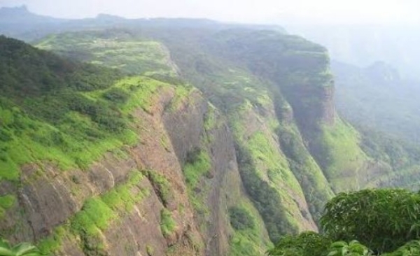 चिखलदऱ्याचा विकास आराखड्यात समावेश करा चिखलदऱ्याचा विकास आराखड्यात समावेश करा