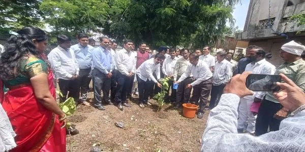 नांदेड येथील विभागीय कार्यालयात वृक्षारोपण कार्यक्रम संपन्न
