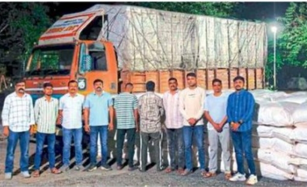 तिवसा येथे ३९ लाखांचा गुटखा जप्त तिवसा येथे ३९ लाखांचा गुटखा जप्त
