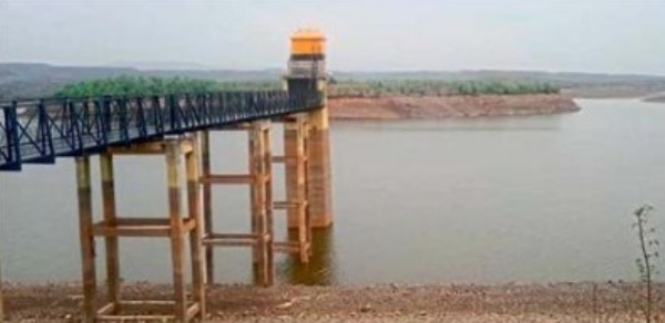 शहानूर धरणाचा पाणीसाठा घटला शहानूर धरणाचा पाणीसाठा घटला